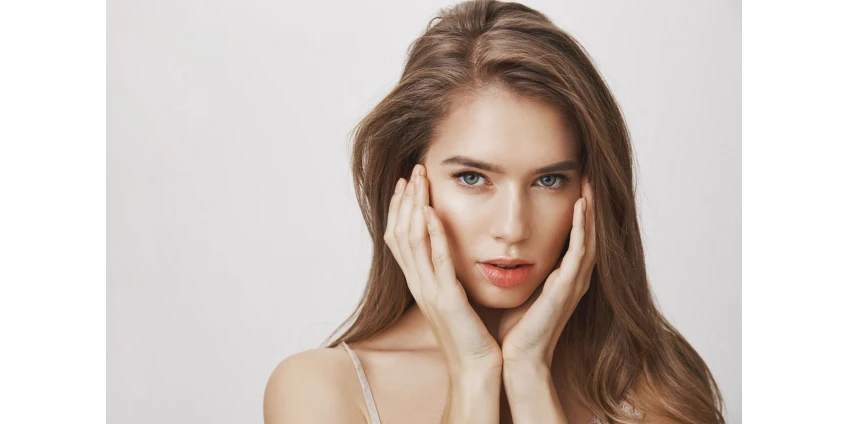 RF con microagujas o microneedling clásico para las marcas de acné, los poros y la textura de la piel