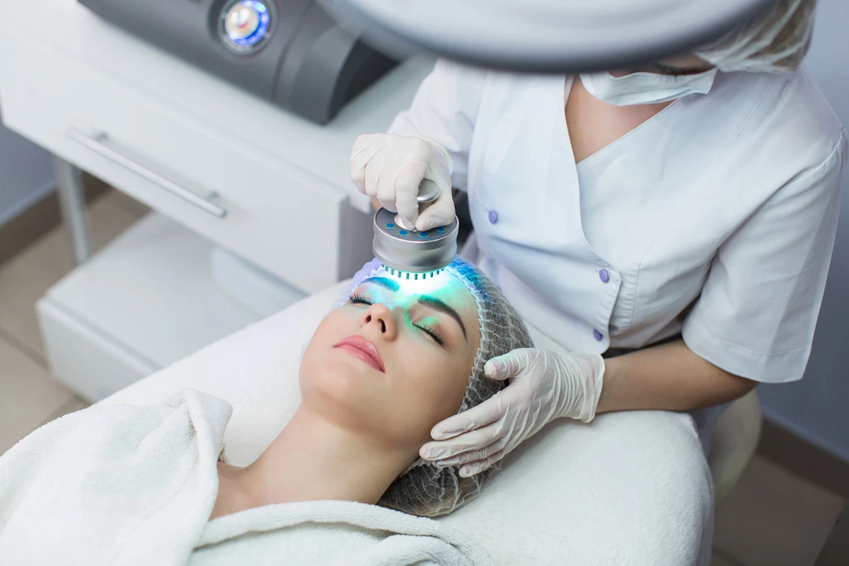 Cómo funciona la fototerapia led y cuál es su efectividad