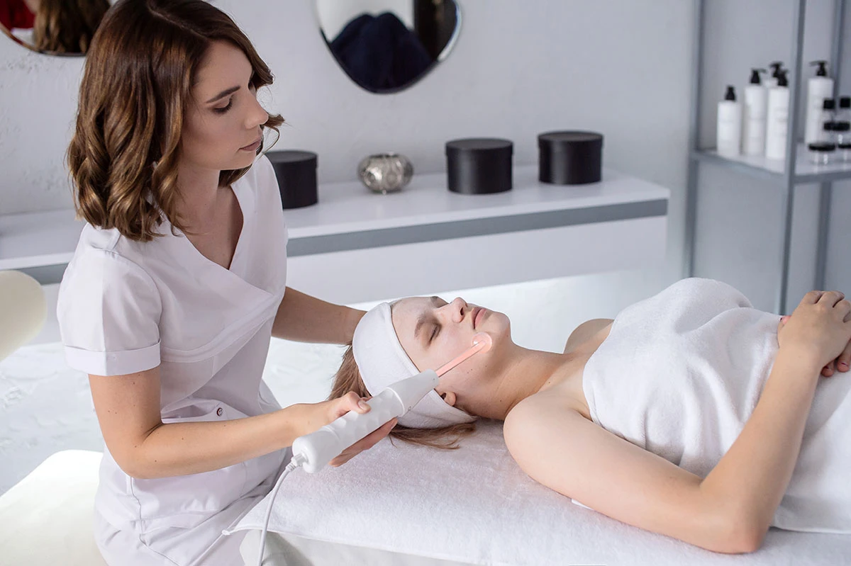 Tecnologías de Alta Frecuencia: Darsonvalización, Lifting RF, Terapia con Microcorrientes